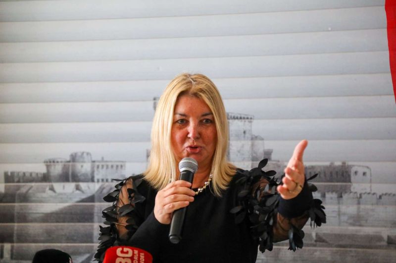 “FARK YARATAN KARYALI KADINLAR GÖRSEL SANATLAR VE ŞİİR SERGİSİ” AÇILDI