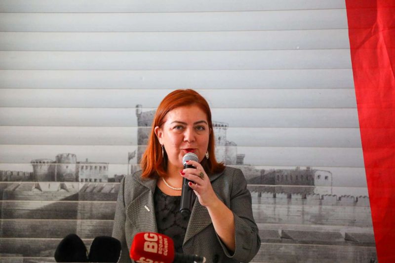 “FARK YARATAN KARYALI KADINLAR GÖRSEL SANATLAR VE ŞİİR SERGİSİ” AÇILDI