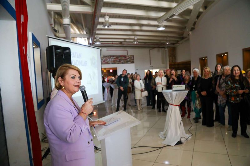 “FARK YARATAN KARYALI KADINLAR GÖRSEL SANATLAR VE ŞİİR SERGİSİ” AÇILDI