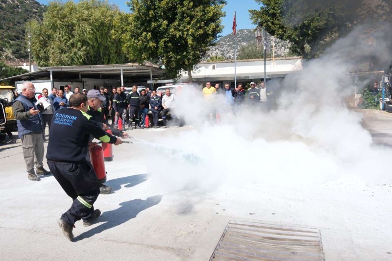 BELEDİYE PERSONELİNE YANGIN EĞİTİMİ