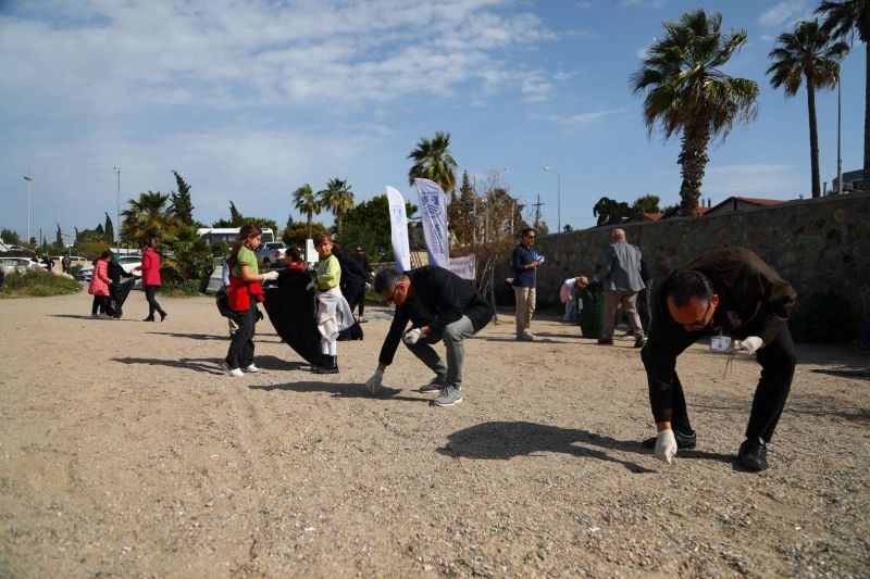 YILIN İLK DENİZ ÇÖPÜ İZLEME ETKİNLİĞİ DÜZENLENDİ