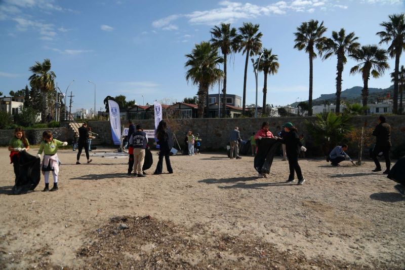 YILIN İLK DENİZ ÇÖPÜ İZLEME ETKİNLİĞİ DÜZENLENDİ