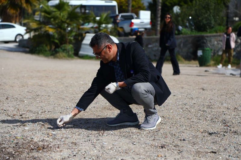 YILIN İLK DENİZ ÇÖPÜ İZLEME ETKİNLİĞİ DÜZENLENDİ