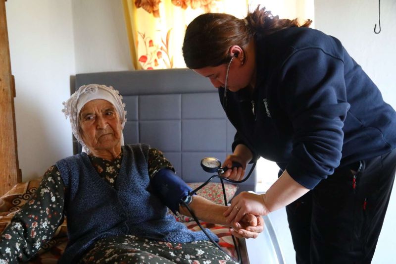 BELEDİYEDEN “YAŞLILARA SAYGI HAFTASI” ZİYARETLERİ