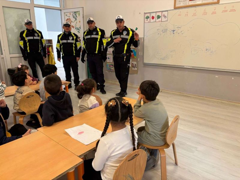 İLKOKUL ÖĞRENCİLERİNE TRAFİK BİLİNCİ EĞİTİMİ