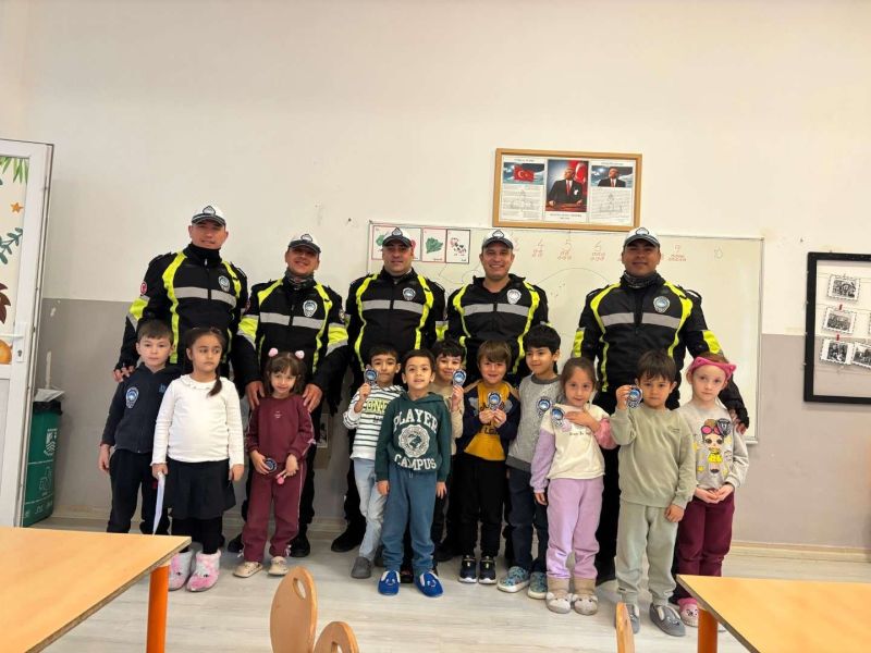 İLKOKUL ÖĞRENCİLERİNE TRAFİK BİLİNCİ EĞİTİMİ