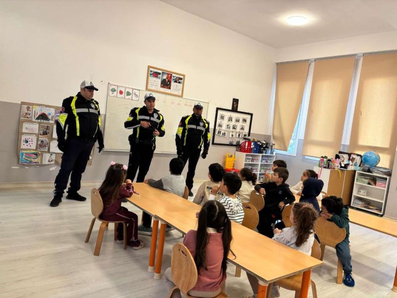 İLKOKUL ÖĞRENCİLERİNE TRAFİK BİLİNCİ EĞİTİMİ