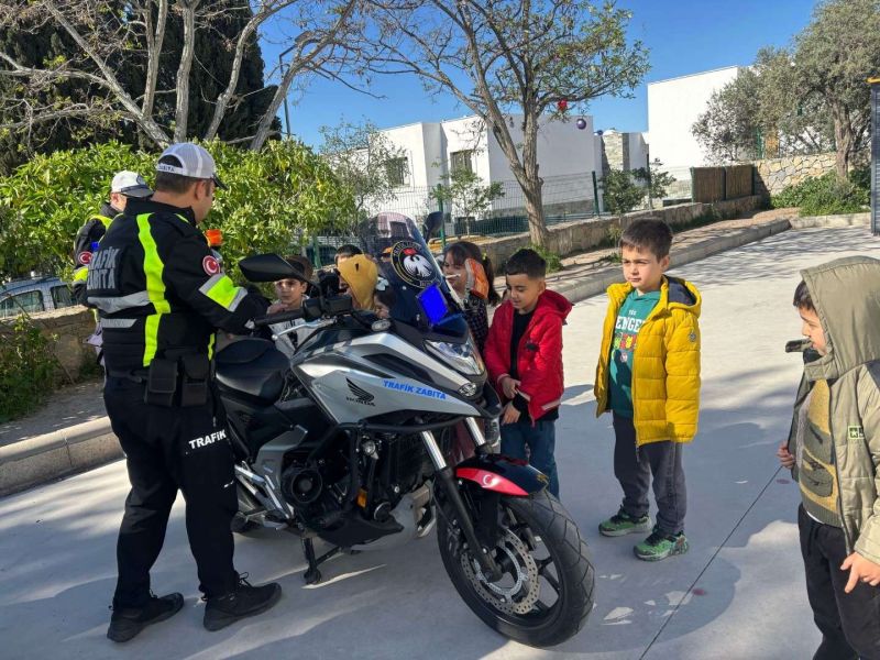 İLKOKUL ÖĞRENCİLERİNE TRAFİK BİLİNCİ EĞİTİMİ