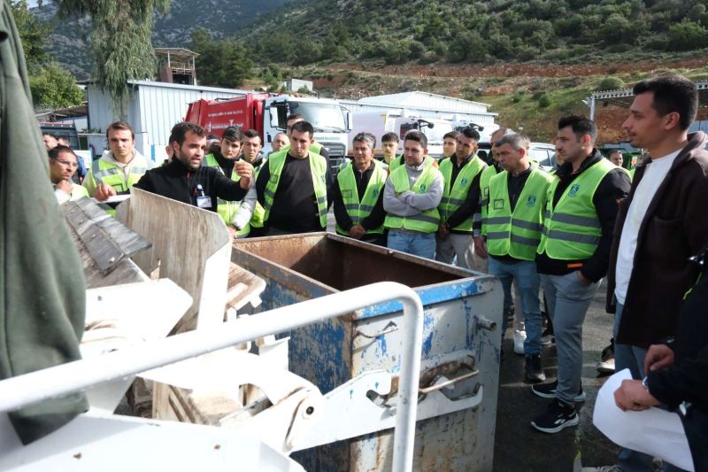 YENİ TEMİZLİK PERSONELİ GÖREVE BAŞLADI