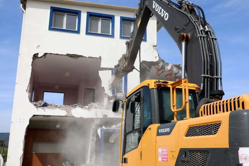 BODRUM’DA KAÇAK YAPIYA TAHLİYE VE YIKIM