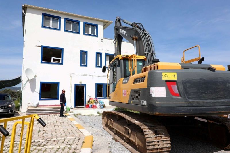 BODRUM’DA KAÇAK YAPIYA TAHLİYE VE YIKIM