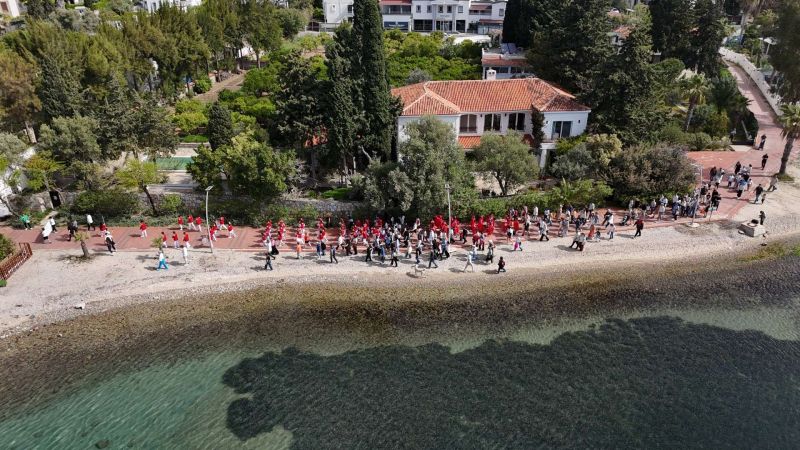 BİTEZ’İN YENİ FESTİVALİ RENKLİ GÖRÜNTÜLERLE GEÇTİ