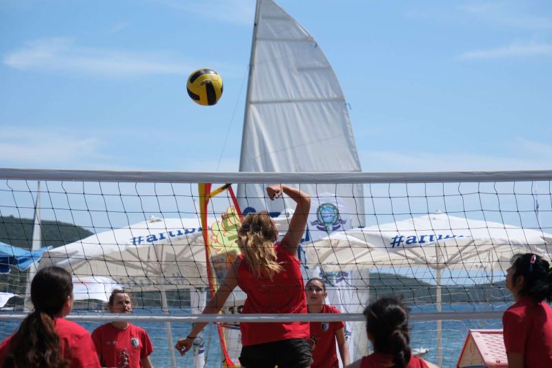 BİTEZ’İN YENİ FESTİVALİ RENKLİ GÖRÜNTÜLERLE GEÇTİ