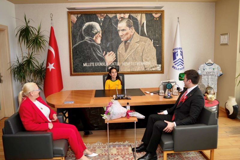 BAŞKAN MANDALİNCİ’NİN MAKAM KOLTUĞU ÇOCUKLARA EMANET