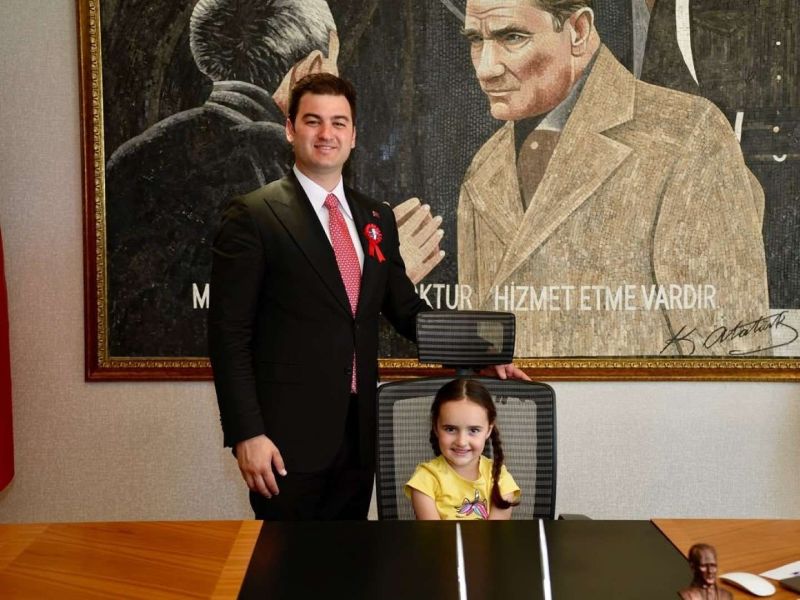 BAŞKAN MANDALİNCİ’NİN MAKAM KOLTUĞU ÇOCUKLARA EMANET