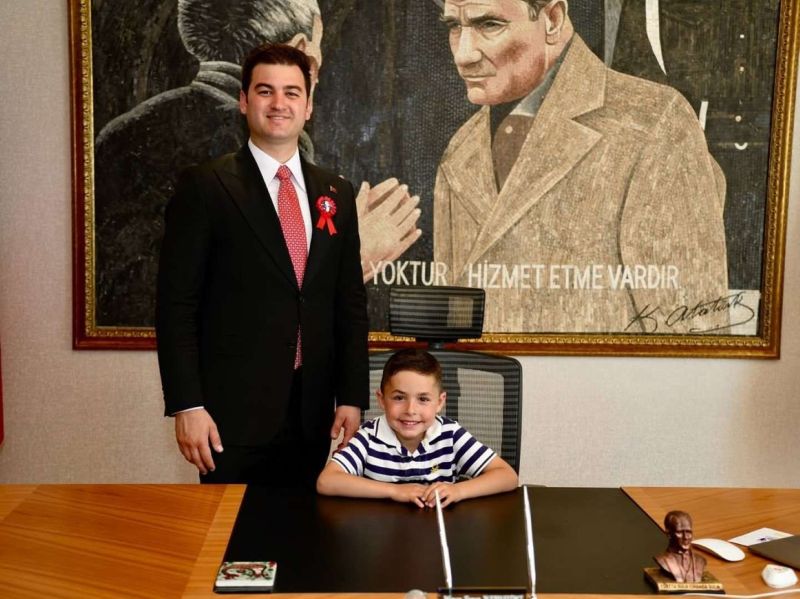 BAŞKAN MANDALİNCİ’NİN MAKAM KOLTUĞU ÇOCUKLARA EMANET