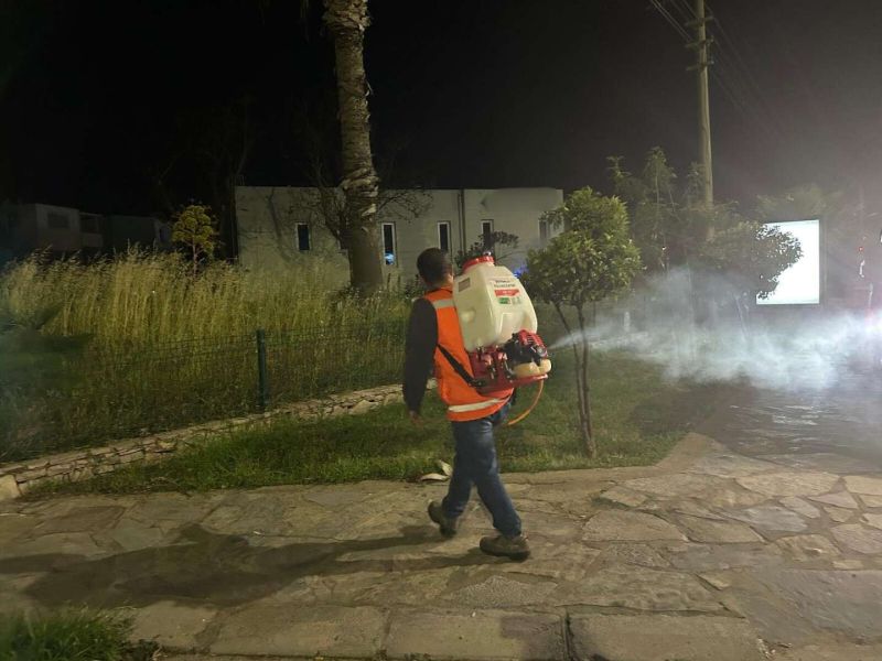 BELEDİYE EKİPLERİNDEN GECE MESAİSİ