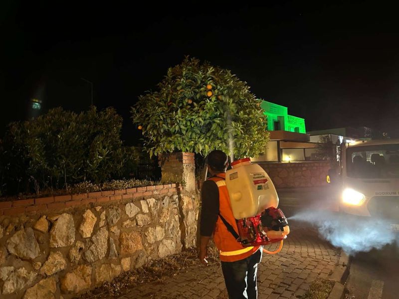 BELEDİYE EKİPLERİNDEN GECE MESAİSİ