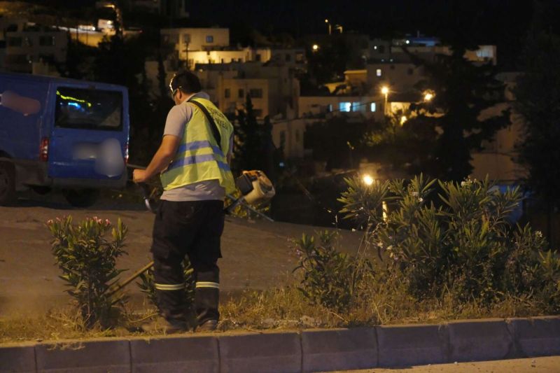 BELEDİYE EKİPLERİNDEN GECE MESAİSİ