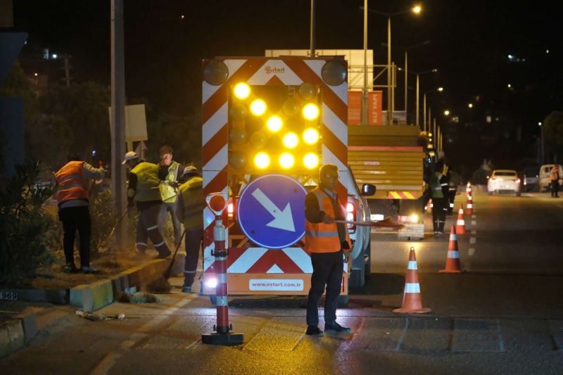 BELEDİYE EKİPLERİNDEN GECE MESAİSİ