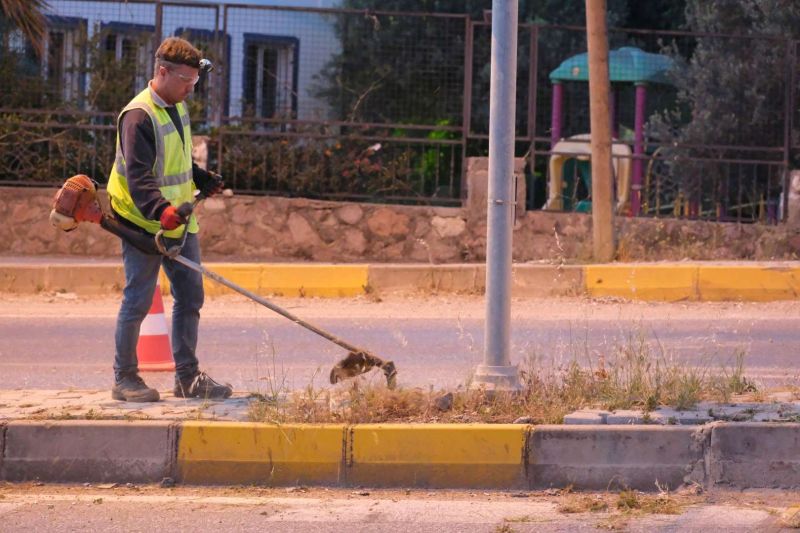 BELEDİYE EKİPLERİNDEN GECE MESAİSİ