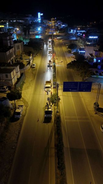 BELEDİYE EKİPLERİNDEN GECE MESAİSİ