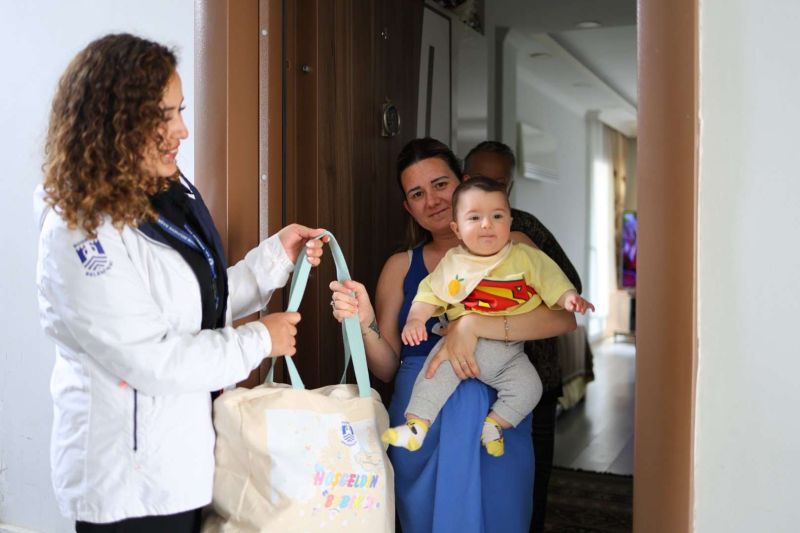 BELEDİYEDEN YENİ DOĞAN BEBEKLERE SICAK KARŞILAMA