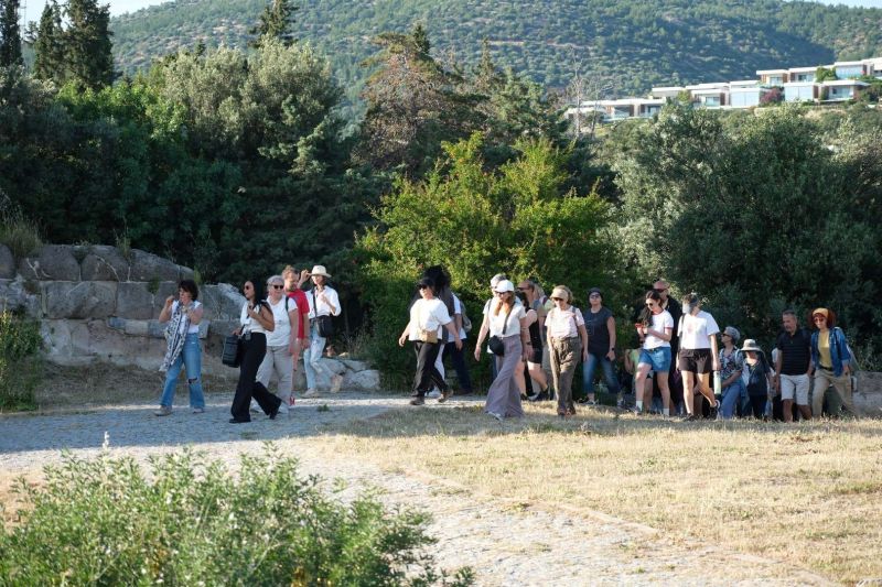 WALKING THE WALLS OF HALIKARNASSOS: BODRUM’S LIVING HISTORY DRAWS LOCAL APPLAUSE