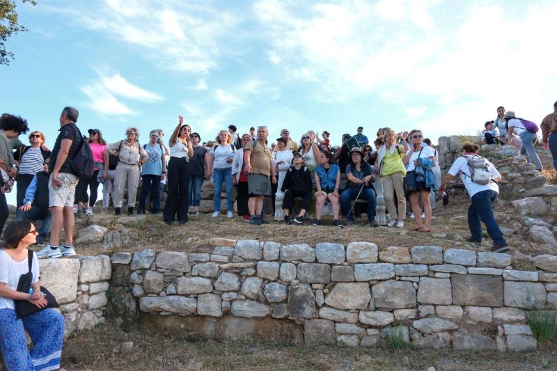 WALKING THE WALLS OF HALIKARNASSOS: BODRUM’S LIVING HISTORY DRAWS LOCAL APPLAUSE