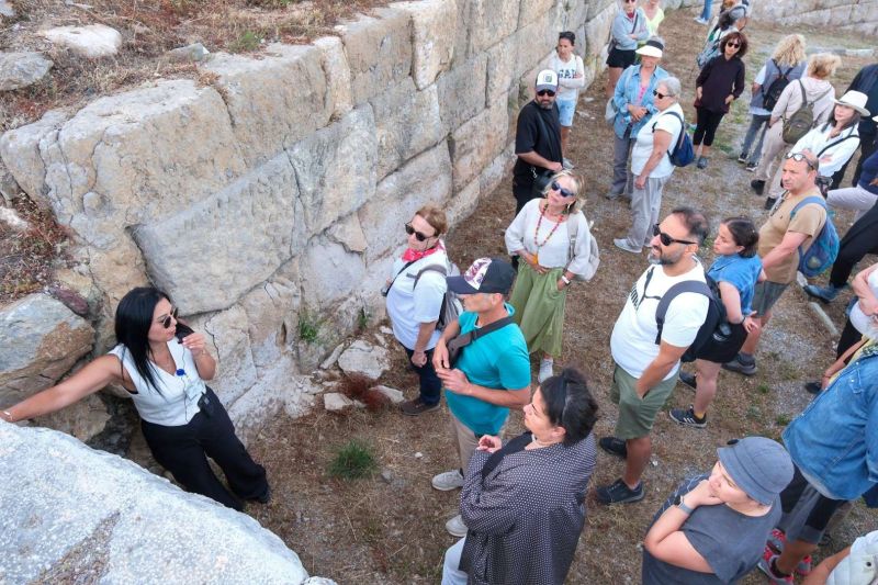 WALKING THE WALLS OF HALIKARNASSOS: BODRUM’S LIVING HISTORY DRAWS LOCAL APPLAUSE