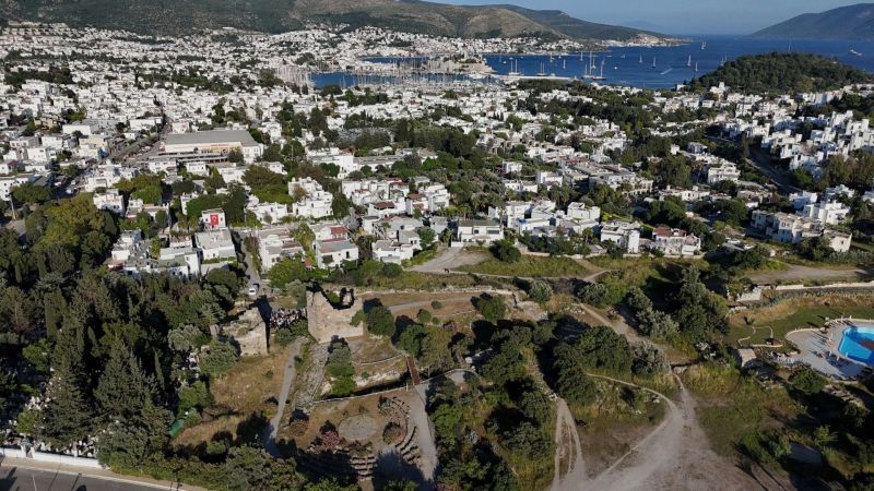 WALKING THE WALLS OF HALIKARNASSOS: BODRUM’S LIVING HISTORY DRAWS LOCAL APPLAUSE