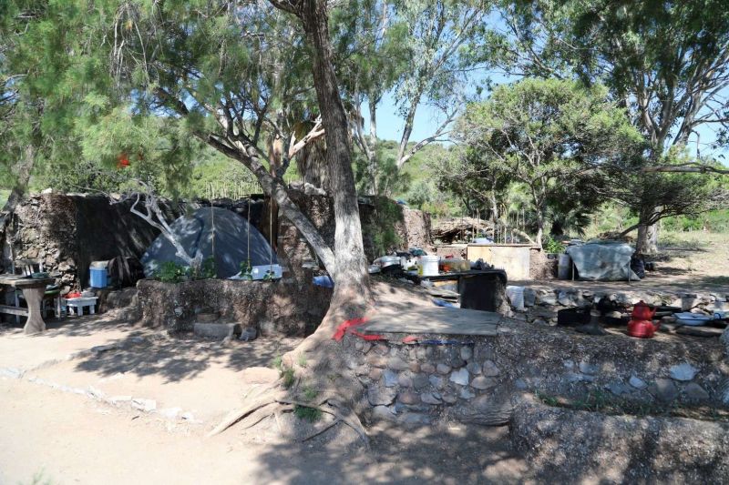ILLEGAL STRUCTURES DEMOLISHED IN BODRUM’S PROTECTED ADABOĞAZI COVE