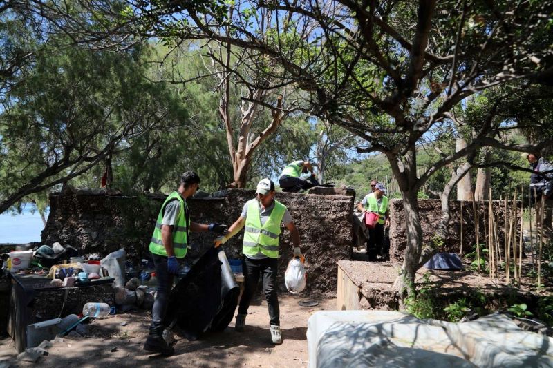 ILLEGAL STRUCTURES DEMOLISHED IN BODRUM’S PROTECTED ADABOĞAZI COVE