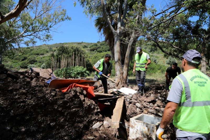 ILLEGAL STRUCTURES DEMOLISHED IN BODRUM’S PROTECTED ADABOĞAZI COVE