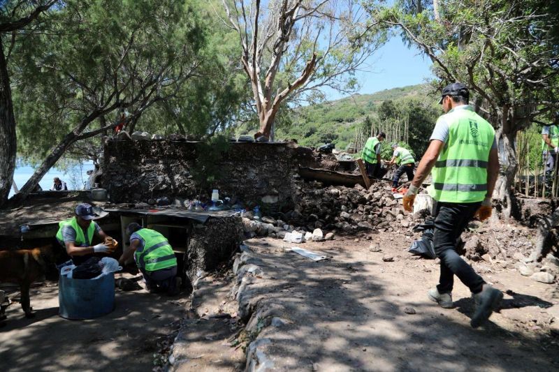 ILLEGAL STRUCTURES DEMOLISHED IN BODRUM’S PROTECTED ADABOĞAZI COVE