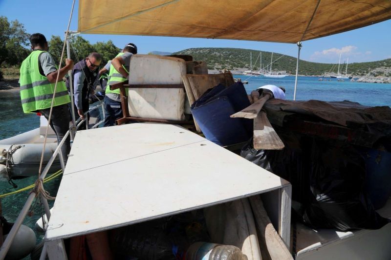 ILLEGAL STRUCTURES DEMOLISHED IN BODRUM’S PROTECTED ADABOĞAZI COVE