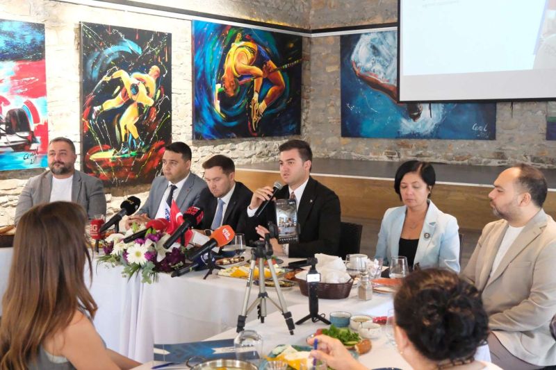 BAŞKAN MANDALİNCİ BASIN MENSUPLARI İLE BİR ARAYA GELDİ