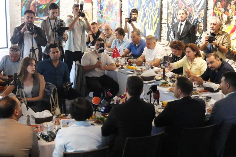 BAŞKAN MANDALİNCİ BASIN MENSUPLARI İLE BİR ARAYA GELDİ