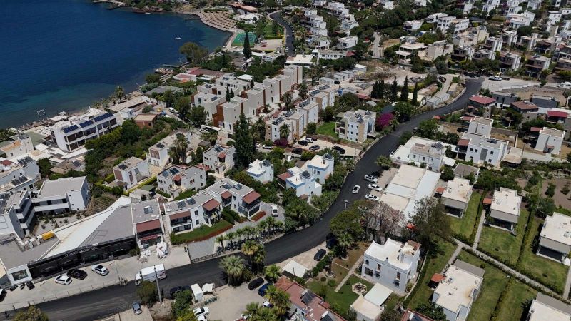 ROAD RENEWAL WORKS CONTINUE İN KÜÇÜKBÜK AHEAD OF HOLIDAY SEASON