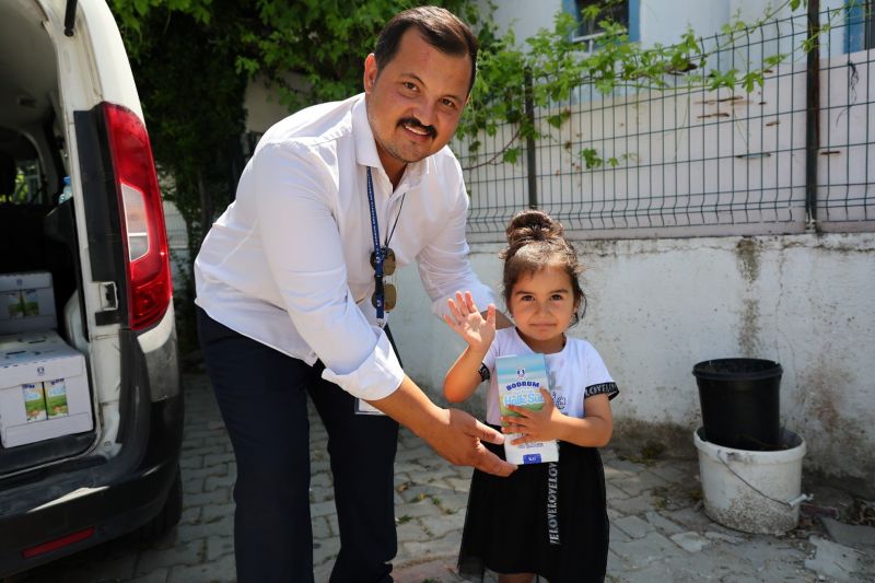 BELEDİYEDEN HALK SÜT DAĞITIMI