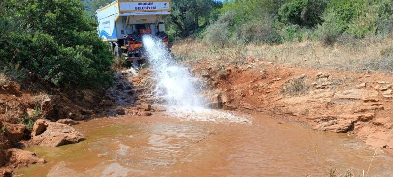 BODRUM MUNICIPALITY DELIVERS WATER TO DROUGHT-THREATENED PONDS IN RURAL AREAS