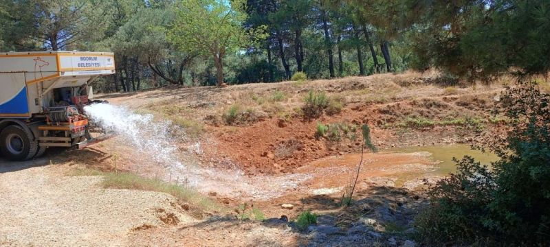 BODRUM MUNICIPALITY DELIVERS WATER TO DROUGHT-THREATENED PONDS IN RURAL AREAS