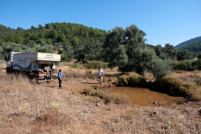 BODRUM MUNICIPALITY DELIVERS WATER TO DROUGHT-THREATENED PONDS IN RURAL AREAS