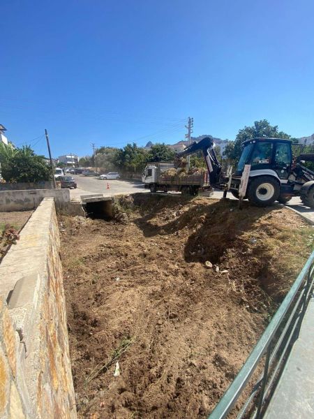 MUNICIPAL TEAMS STEP UP CLEANING OPERATIONS IN STREAMS