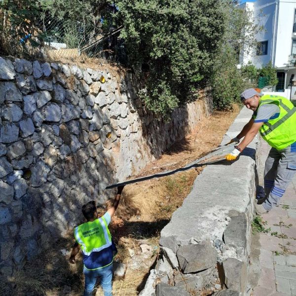MUNICIPAL TEAMS STEP UP CLEANING OPERATIONS IN STREAMS