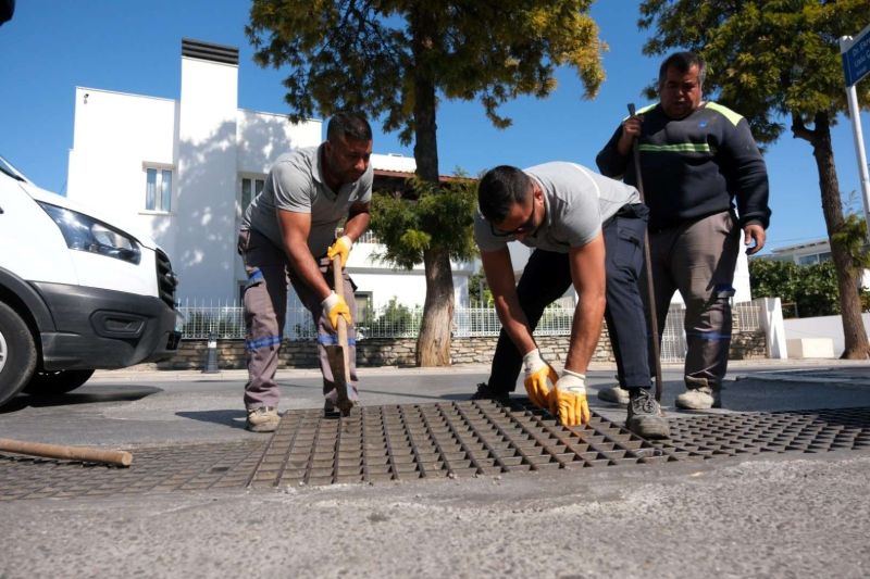 BODRUM’DA MAZGAL VE YAĞMUR SUYU HATTI TEMİZLİĞİ SÜRÜYOR