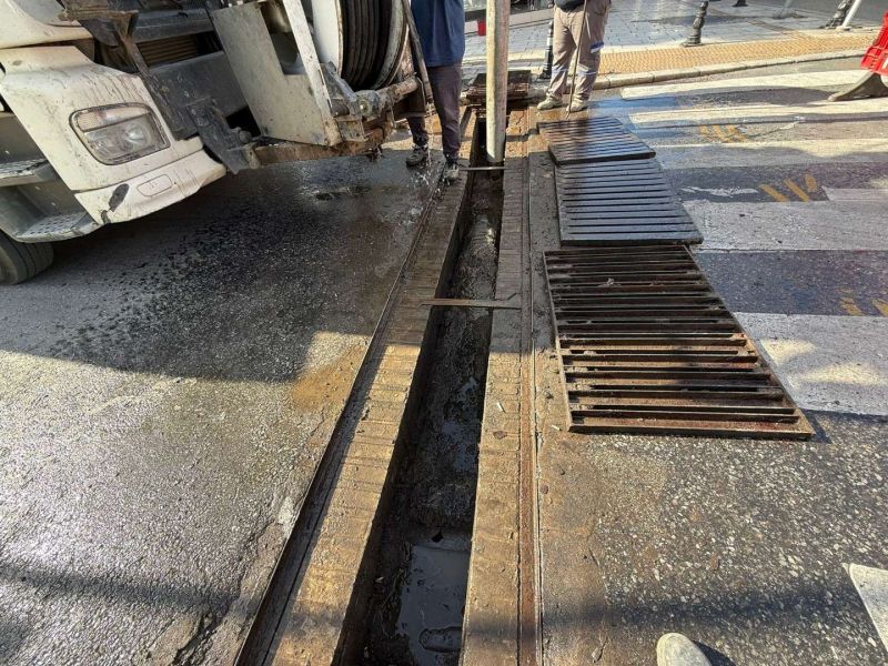 BODRUM’DA MAZGAL VE YAĞMUR SUYU HATTI TEMİZLİĞİ SÜRÜYOR