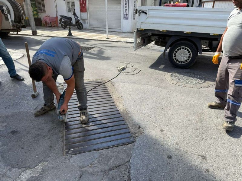 BODRUM’DA MAZGAL VE YAĞMUR SUYU HATTI TEMİZLİĞİ SÜRÜYOR