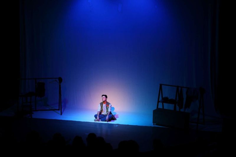 BODRUM BELEDİYESİ ŞEHİR TİYATROSU YENİ OYUNUYLA BEĞENİ TOPLADI