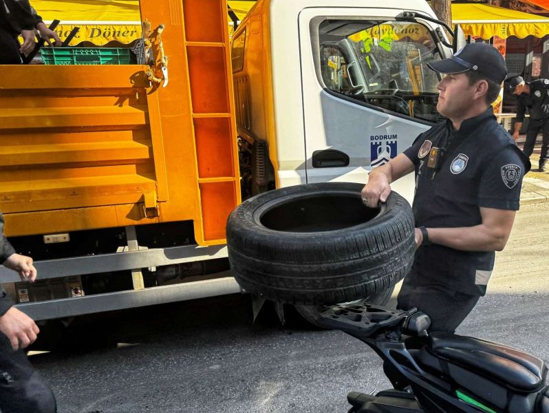 BODRUM’DA KAMUSAL ALANLAR İŞGALLERDEN TEMİZLENİYOR